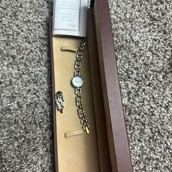 Coach Women\'s Swiss Made Quartz Blacelet Watch #0180  New Battery, Case, Book,